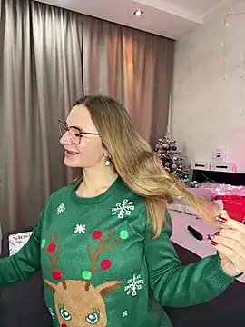 Snapshot of Milf_Tea chatting on 12.25.24 Milf Tea online show from 12.25.24