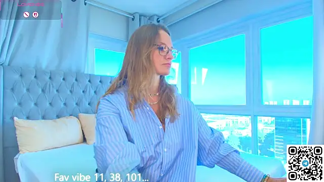 Snapshot of Milf_Tea chatting on 05.06.26 Milf Tea online show from 05.06.26