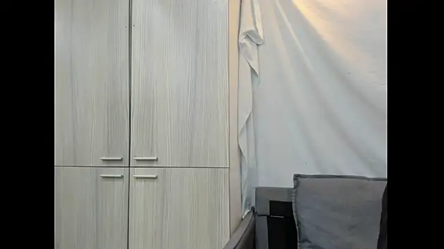 Mhelanny2 online show from 12.13.25