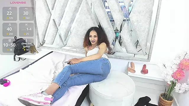 Snapshot of StefanyMiler chatting on 12.17.24 StefanyMiler online show from 12.17.24