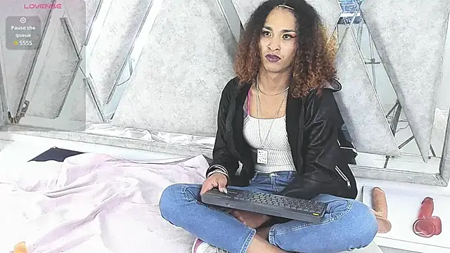 Snapshot of StefanyMiler chatting on 12.17.24 StefanyMiler online show from 12.17.24