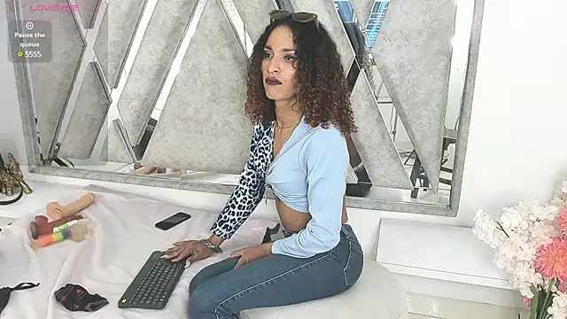 Snapshot of StefanyMiler chatting on 12.18.24 StefanyMiler online show from 12.18.24