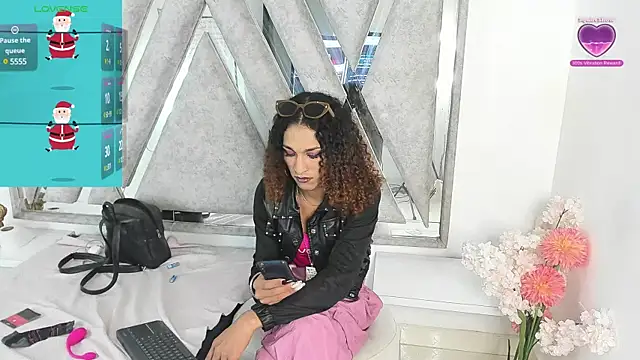Snapshot of StefanyMiler chatting on 12.19.24 StefanyMiler online show from 12.19.24