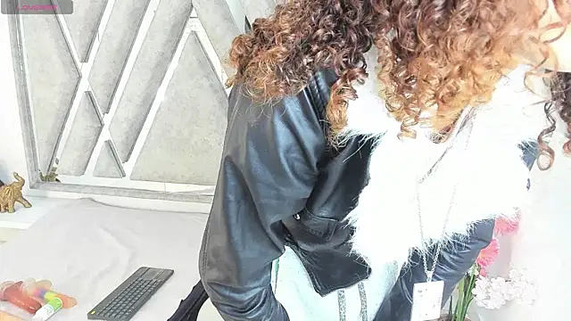 Snapshot of StefanyMiler chatting on 12.20.24 StefanyMiler online show from 12.20.24