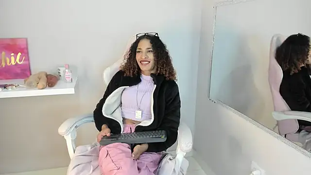 Snapshot of StefanyMiler chatting on 01.10.25 StefanyMiler online show from 01.10.25