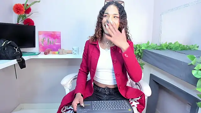 Snapshot of StefanyMiler chatting on 01.18.25 StefanyMiler online show from 01.18.25