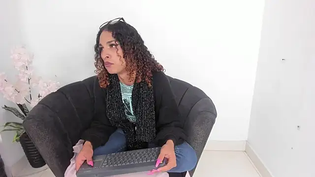 Snapshot of StefanyMiler chatting on 03.07.25 StefanyMiler online show from 03.07.25