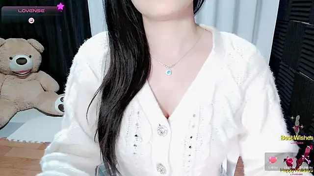 Snapshot of Su_rosie chatting on 12.14.25 Su rosie online show from 12.14.25