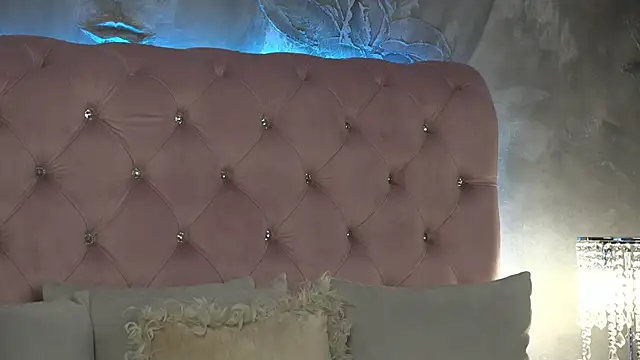 Snapshot of IvyRubens chatting on 11.13.25 IvyRubens online show from 11.13.25