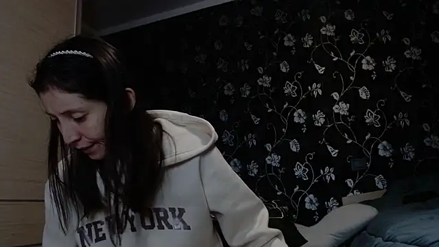 Sophi Cute online show from 12.20.25