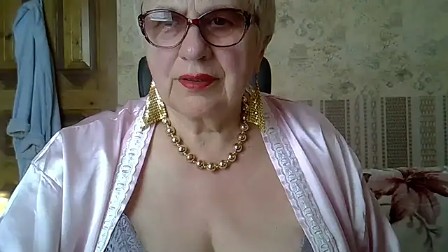 Snapshot of SweetCherry27 chatting on 05.06.26 SweetCherry27 online show from 05.06.26