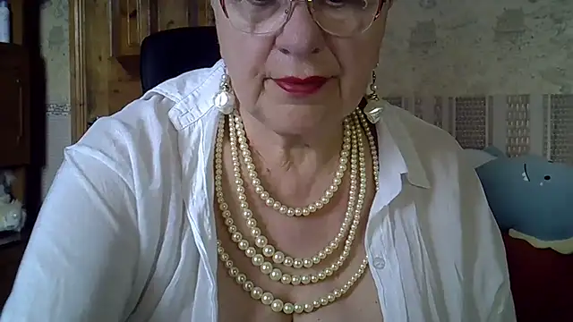 Snapshot of SweetCherry27 chatting on 05.18.26 SweetCherry27 online show from 05.18.26