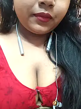 Snapshot of Sophiaboudi chatting on 01.17.25 Sophiaboudi online show from 01.17.25