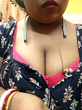 Snapshot of Sophiaboudi chatting on 01.20.25 Sophiaboudi online show from 01.20.25