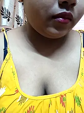 Snapshot of Sophiaboudi chatting on 01.28.25 Sophiaboudi online show from 01.28.25