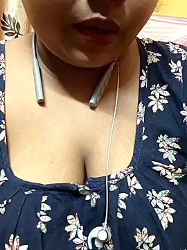 Snapshot of Sophiaboudi chatting on 02.02.25 Sophiaboudi online show from 02.02.25