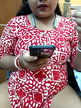 Snapshot of Sophiaboudi chatting on 02.18.25 Sophiaboudi online show from 02.18.25