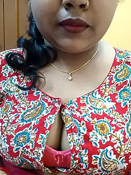 Snapshot of Sophiaboudi chatting on 03.06.25 Sophiaboudi online show from 03.06.25