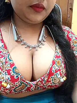 Snapshot of Sophiaboudi chatting on 09.23.25 Sophiaboudi online show from 09.23.25