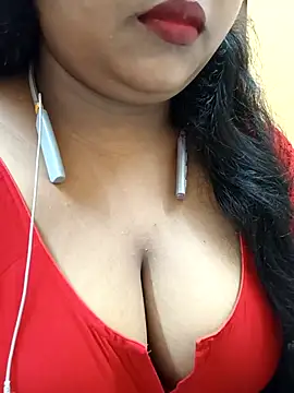 Snapshot of Sophiaboudi chatting on 09.24.25 Sophiaboudi online show from 09.24.25