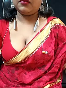 Snapshot of Sophiaboudi chatting on 10.18.25 Sophiaboudi online show from 10.18.25