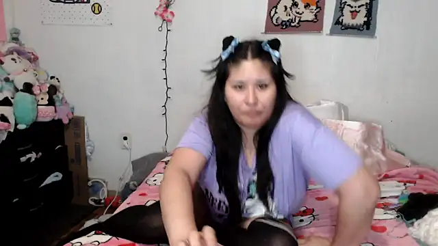 Snapshot of Cupcakecutie449 chatting on 02.11.26 Cupcakecutie449 online show from 02.11.26