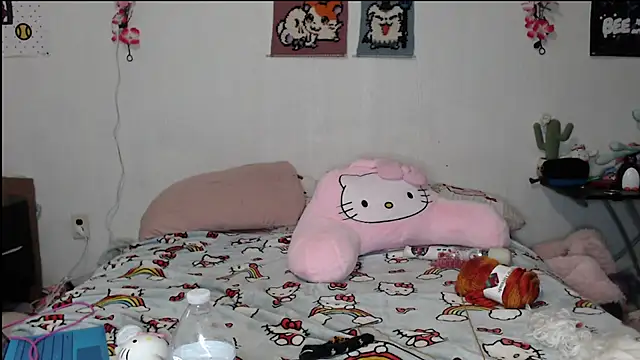 Snapshot of Cupcakecutie449 chatting on 04.19.26 Cupcakecutie449 online show from 04.19.26