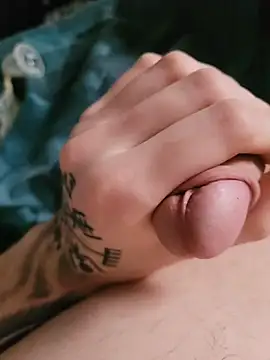 Snapshot of SexyGoldBoy22 chatting on 02.18.26 SexyGoldBoy22 online show from 02.18.26