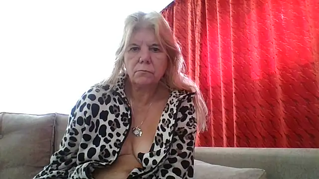 Snapshot of TrustfulVampire1 chatting on 01.18.25 TrustfulVampire1 online show from 01.18.25