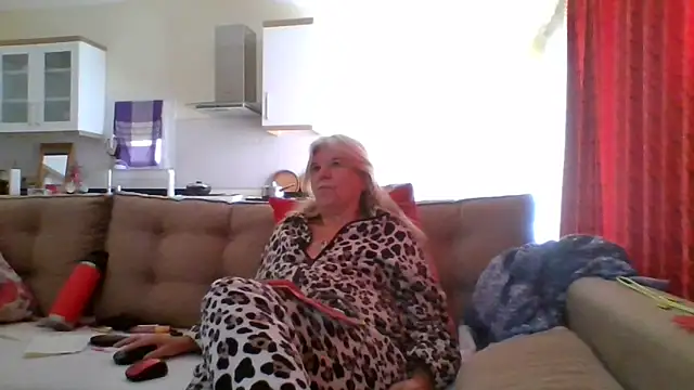 Snapshot of TrustfulVampire1 chatting on 12.14.25 TrustfulVampire1 online show from 12.14.25