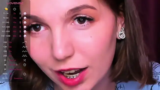 Snapshot of KindHazelHere_ chatting on 03.12.25 KindHazelHere online show from 03.12.25