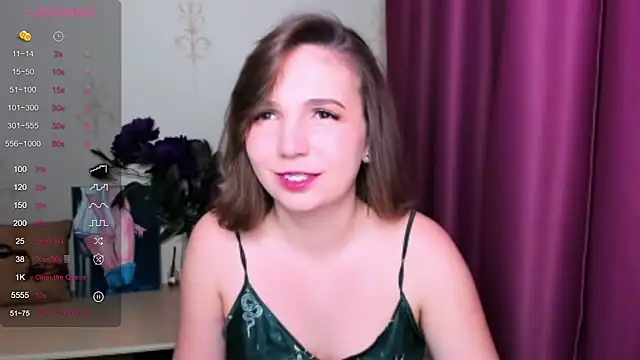 Snapshot of KindHazelHere_ chatting on 03.12.25 KindHazelHere online show from 03.12.25