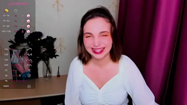 Snapshot of KindHazelHere_ chatting on 09.11.25 KindHazelHere online show from 09.11.25