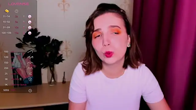 Snapshot of KindHazelHere_ chatting on 09.15.25 KindHazelHere online show from 09.15.25