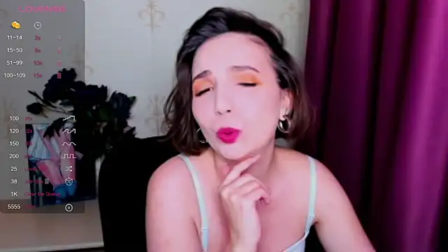 Snapshot of KindHazelHere_ chatting on 09.26.25 KindHazelHere online show from 09.26.25