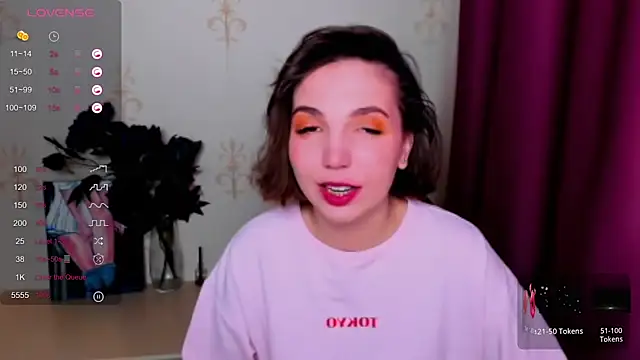 Snapshot of KindHazelHere_ chatting on 10.05.25 KindHazelHere online show from 10.05.25