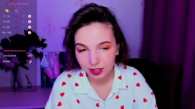 Snapshot of KindHazelHere_ chatting on 10.18.25 KindHazelHere online show from 10.18.25