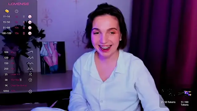 Snapshot of KindHazelHere_ chatting on 10.22.25 KindHazelHere online show from 10.22.25