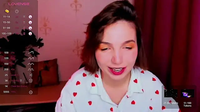 Snapshot of KindHazelHere_ chatting on 10.26.25 KindHazelHere online show from 10.26.25