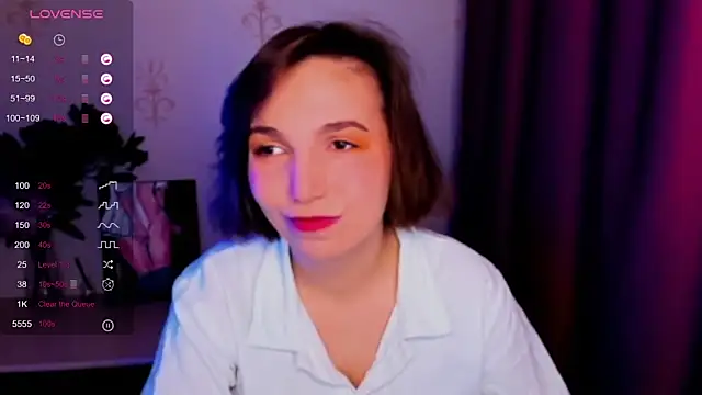 Snapshot of KindHazelHere_ chatting on 10.27.25 KindHazelHere online show from 10.27.25