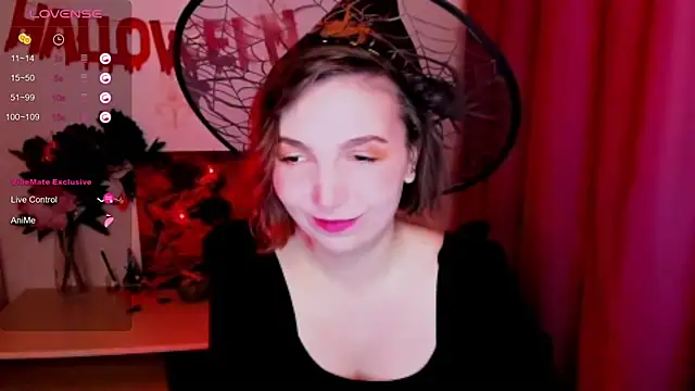 Snapshot of KindHazelHere_ chatting on 10.30.25 KindHazelHere online show from 10.30.25