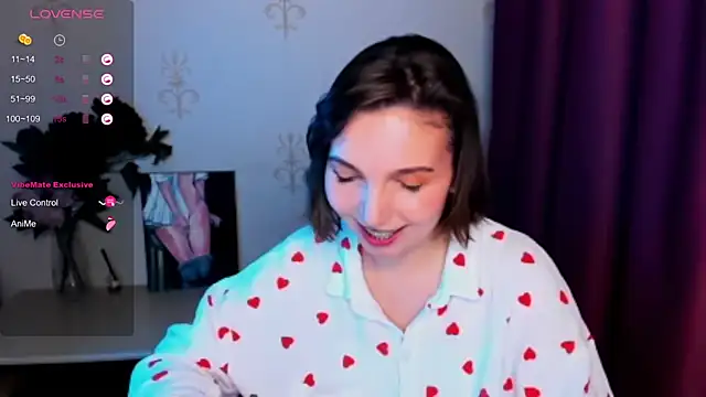 Snapshot of KindHazelHere_ chatting on 10.30.25 KindHazelHere online show from 10.30.25