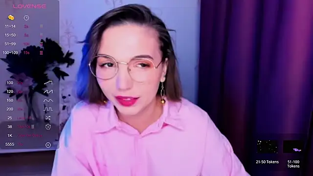 Snapshot of KindHazelHere_ chatting on 11.07.25 KindHazelHere online show from 11.07.25