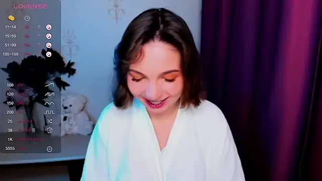 Snapshot of KindHazelHere_ chatting on 11.18.25 KindHazelHere online show from 11.18.25