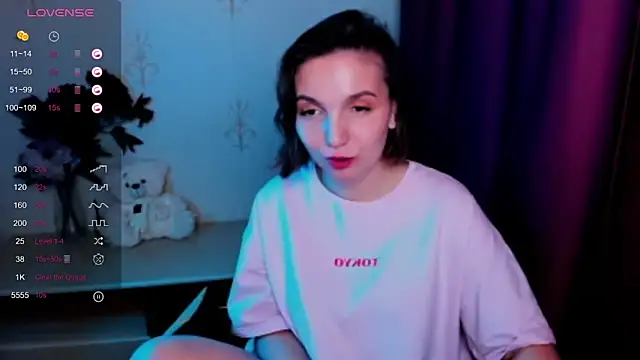 Snapshot of KindHazelHere_ chatting on 11.19.25 KindHazelHere online show from 11.19.25