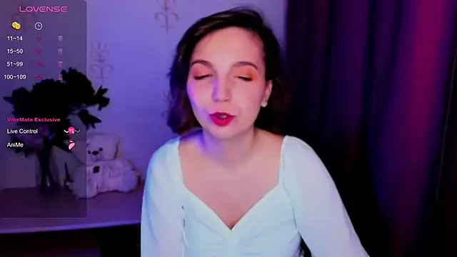 Snapshot of KindHazelHere_ chatting on 11.20.25 KindHazelHere online show from 11.20.25