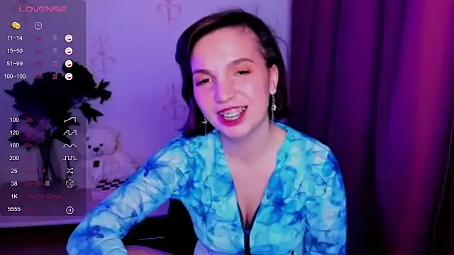 Snapshot of KindHazelHere_ chatting on 11.21.25 KindHazelHere online show from 11.21.25