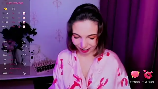 Snapshot of KindHazelHere_ chatting on 11.25.25 KindHazelHere online show from 11.25.25