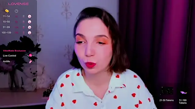 Snapshot of KindHazelHere_ chatting on 11.28.25 KindHazelHere online show from 11.28.25