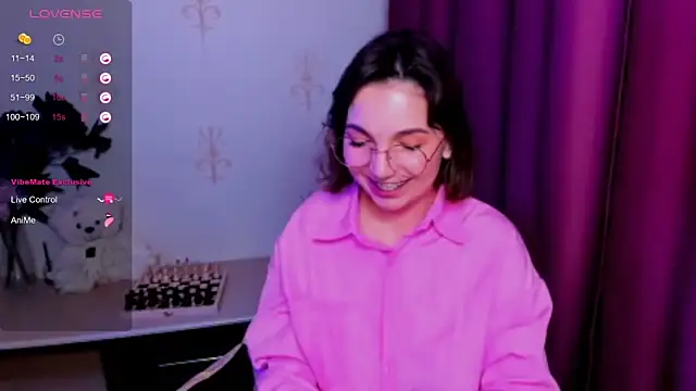 Snapshot of KindHazelHere_ chatting on 11.30.25 KindHazelHere online show from 11.30.25